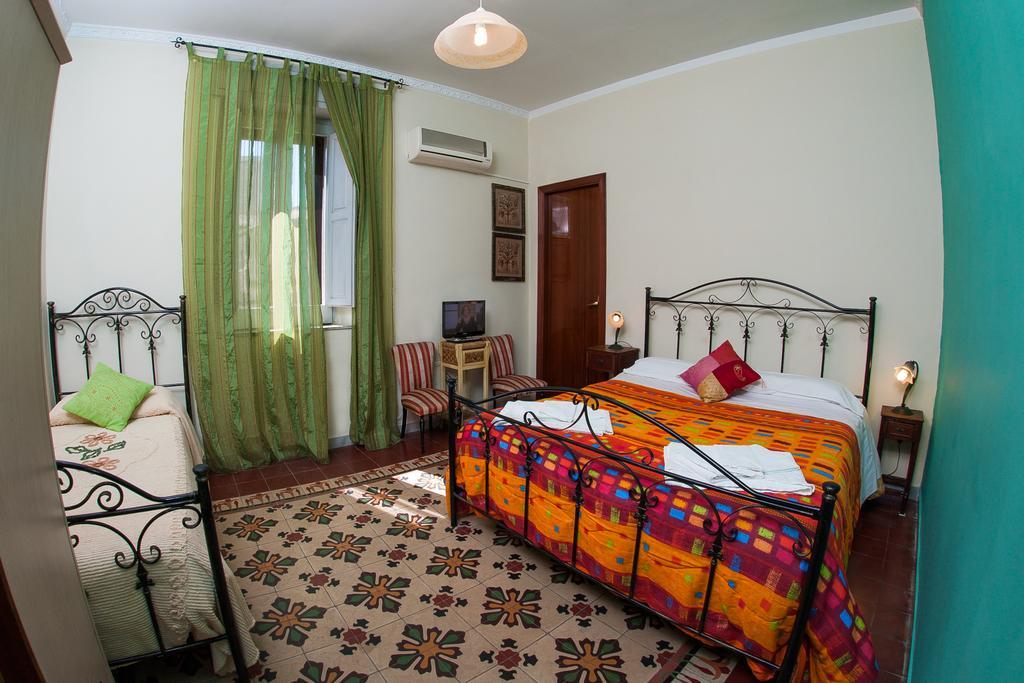 ピアッツァ・アルメリーナ Umberto 33 Bed & Breakfast 部屋 写真
