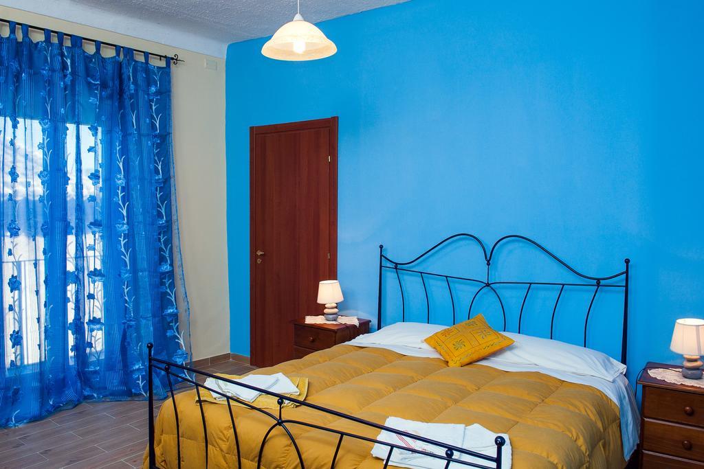 ピアッツァ・アルメリーナ Umberto 33 Bed & Breakfast エクステリア 写真